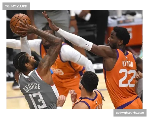 实时：艾顿连续三个回合在低位单打得分，迫使对手叫停